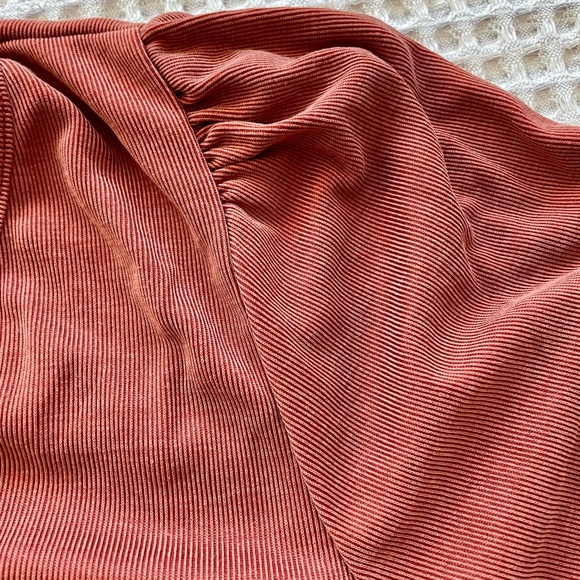 Green Envelopes Rust colored short sleeve blouse/top size small. - Picture 11 of 13